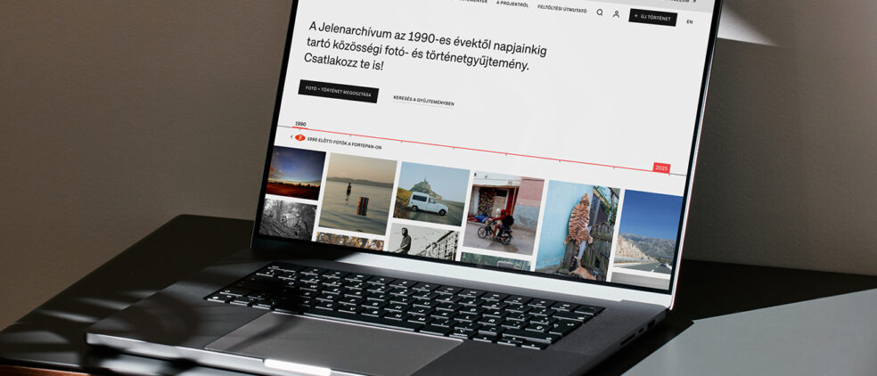 A laptop displaying the Jelenarchívum website